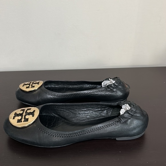 TORY BURCH Black Gold MINNIE TRAVEL BALLET Flat Leather Logo Shoe Sz 6 - Picture 12 of 16